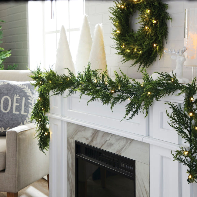 technology-Cedar 24-Inch Pre-Lit Christmas Wreath